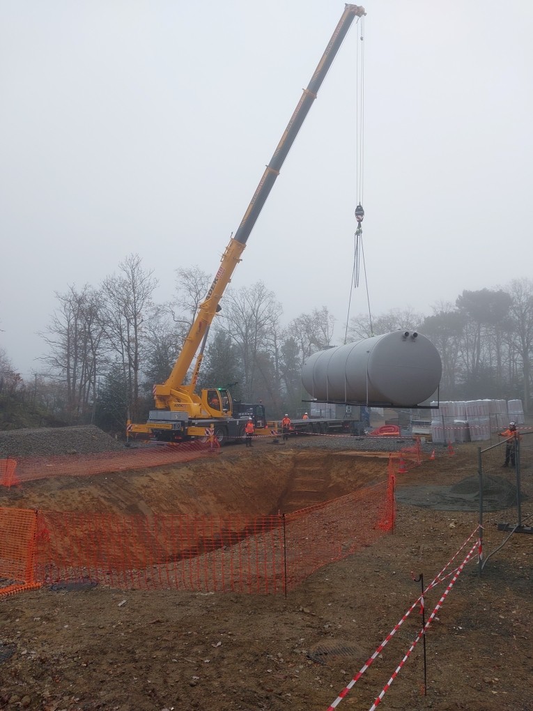 Déplacement de la citerne par la grue PMM