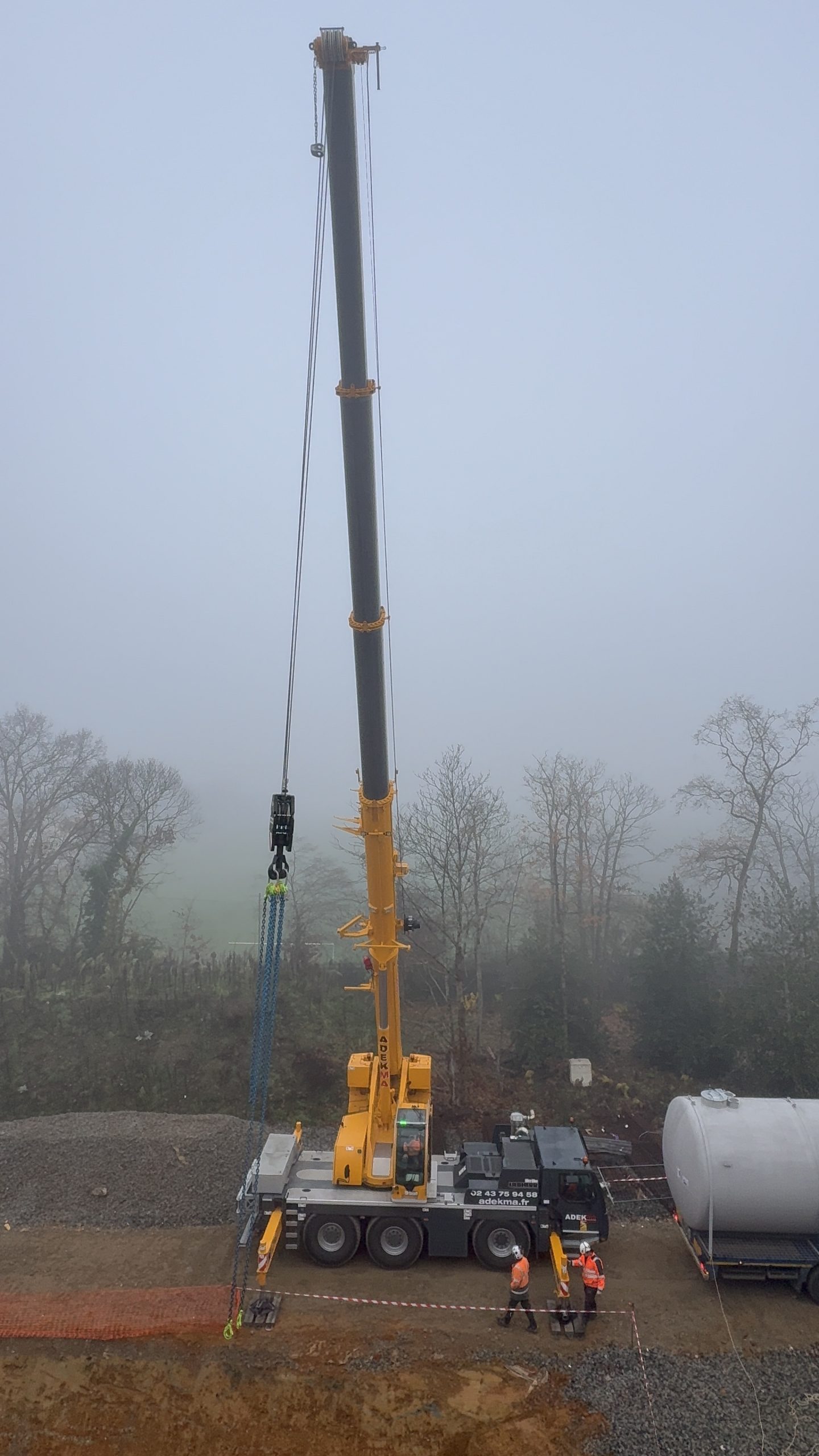 Grue PMM en phase de réglage et de mise en position (avant levage)